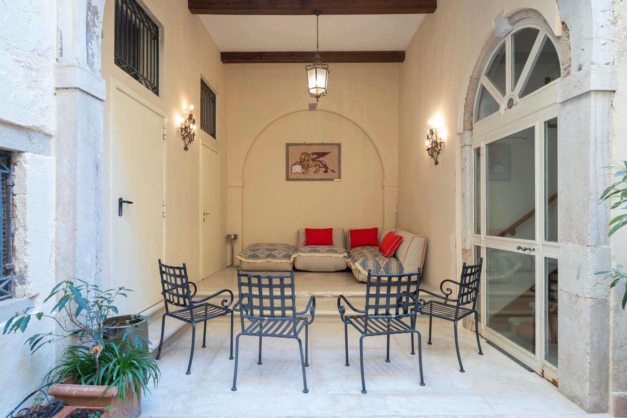 Fortuny3967 Suites & Wine Venedig Exteriör bild